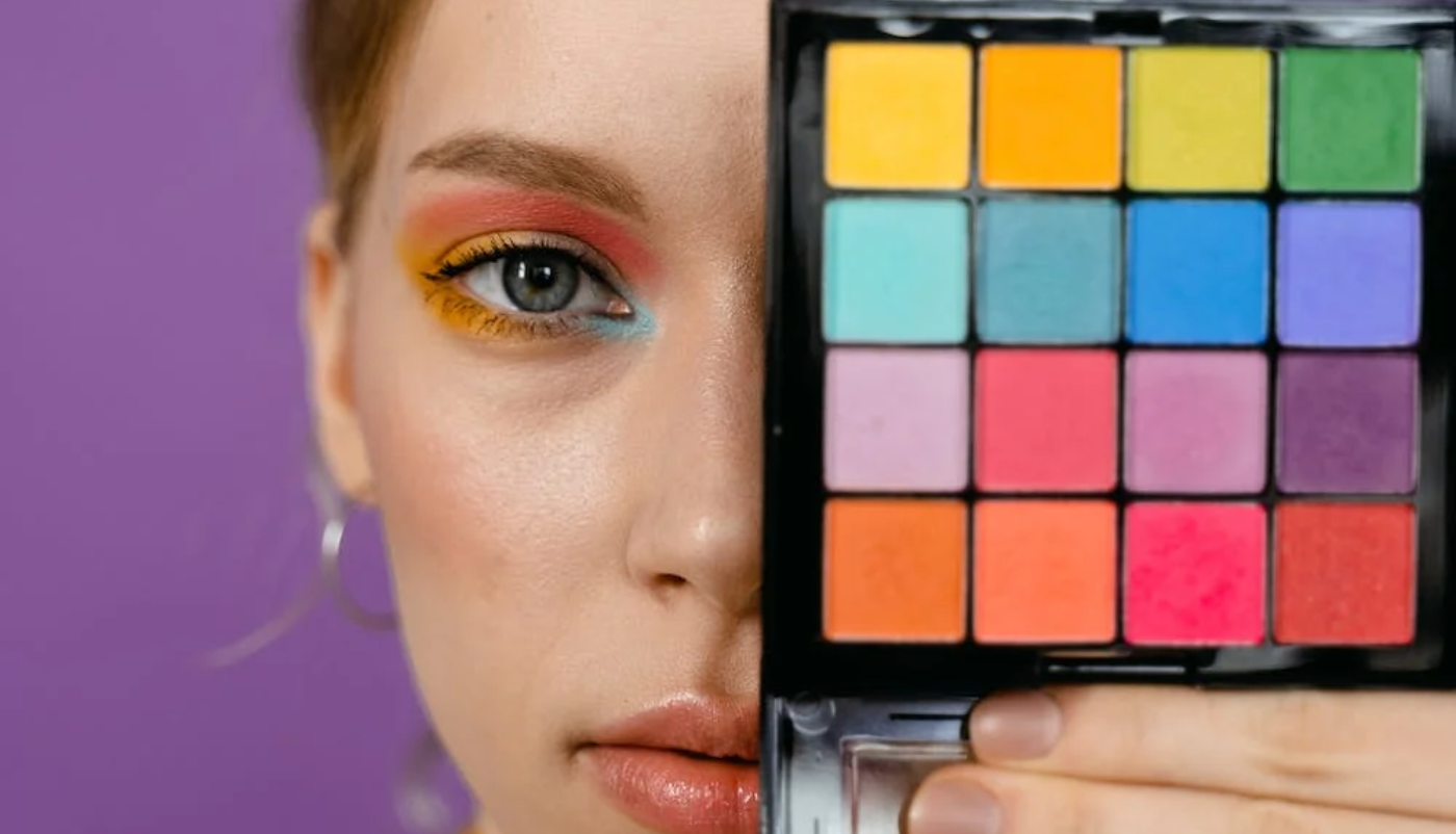 Colorful online makeup palettes